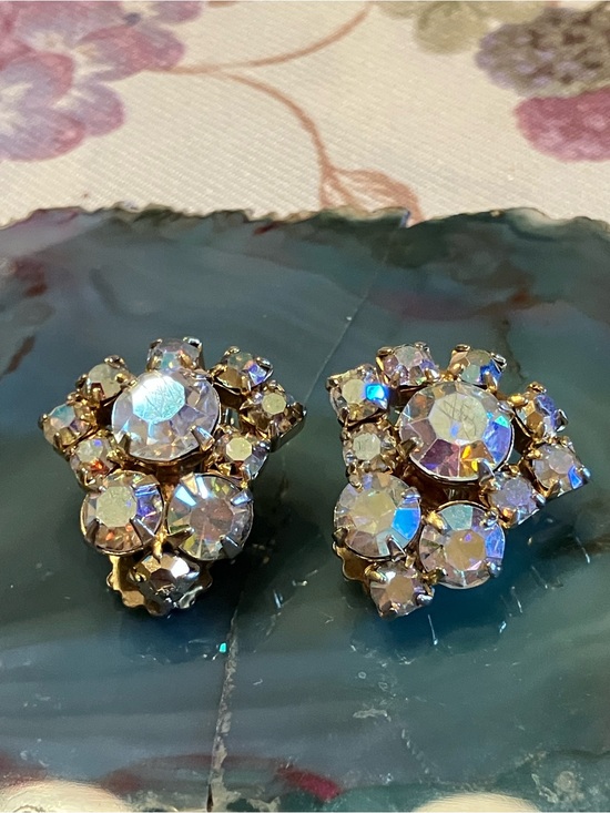 Unbranded Jewelry - Clip Earrings 1” Aurora BOREALIS